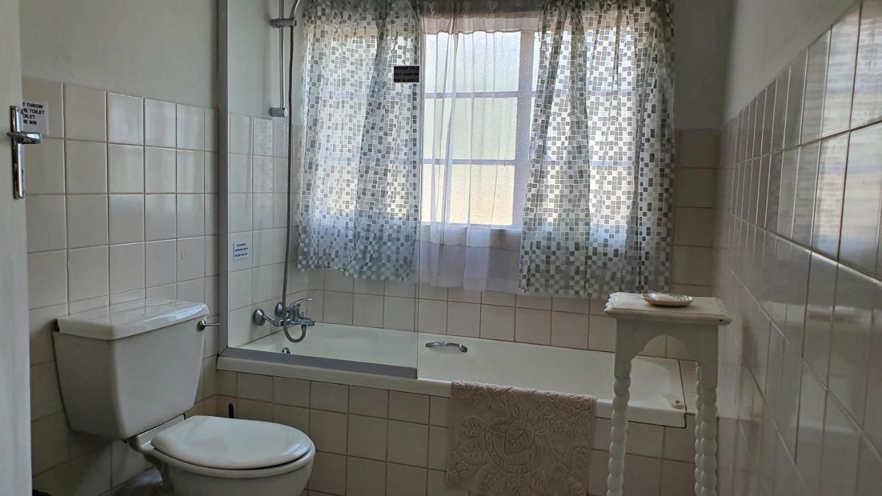 Lake Motel Hartbeespoort Kültér fotó